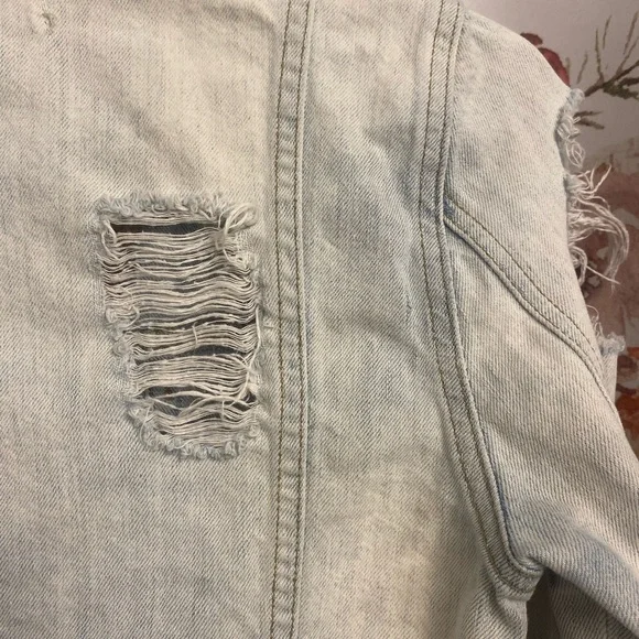 XS Guess distressed denim jacket​​​ - Picture 7 of 8